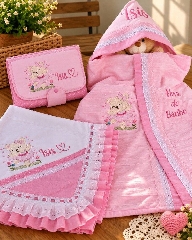 Kit Enxoval de Bebê Menina Personalizado com Nome – Manta, Toalha com Capuz e Trocador Portátil